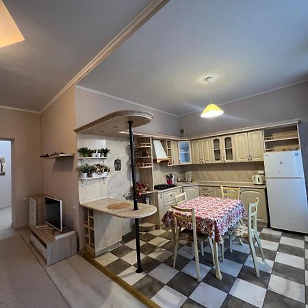 Apartment On Baseinaya Street 13 キエフ エクステリア 写真